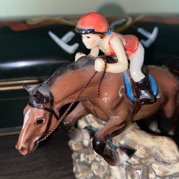 Retired HTF Hagen Renaker Horse Jumping Wall - Picture 2 of 7